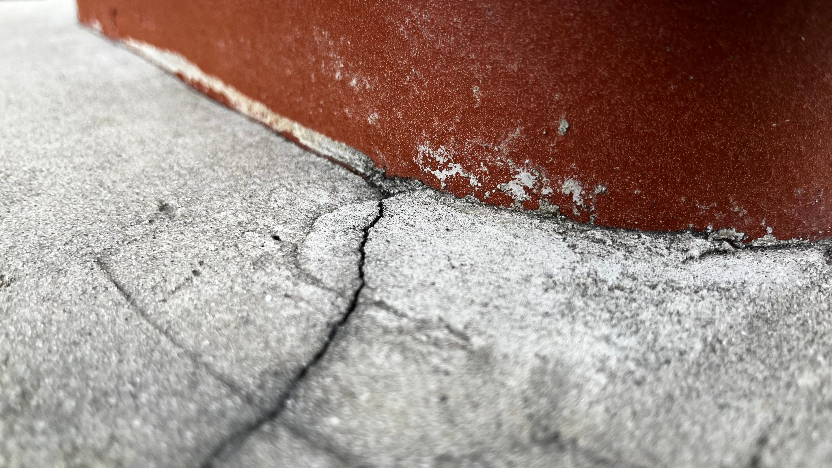 Chimney crown has crack