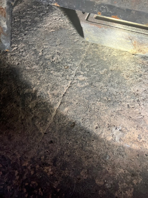 cracked refractory panel